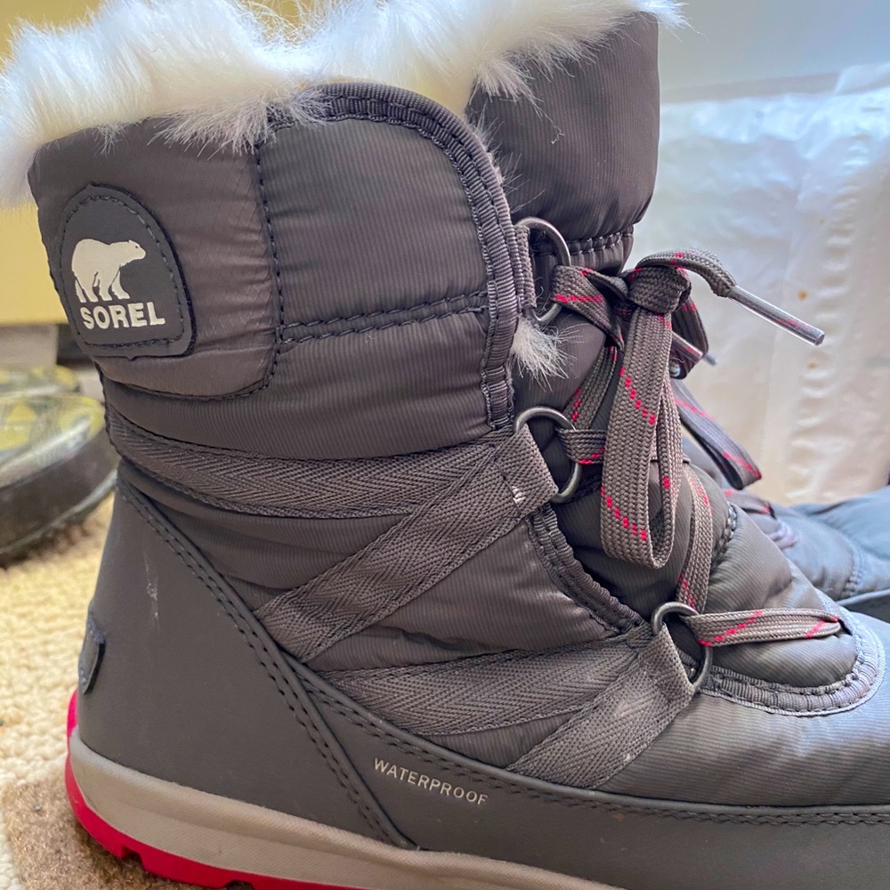 Sorel size 9.5 winter boots (waterproof)